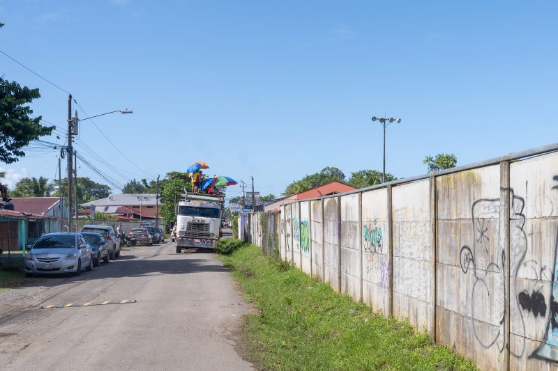 Tropical beach scene with ocean and lush green trees. Puerto Viejo de Talamanca, Costa Rica, 2024, © Dirk Heurich, dirksn.com