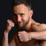 Man in boxing stance and beard looks confidently forward © Dirk Heurich, dirksn.com