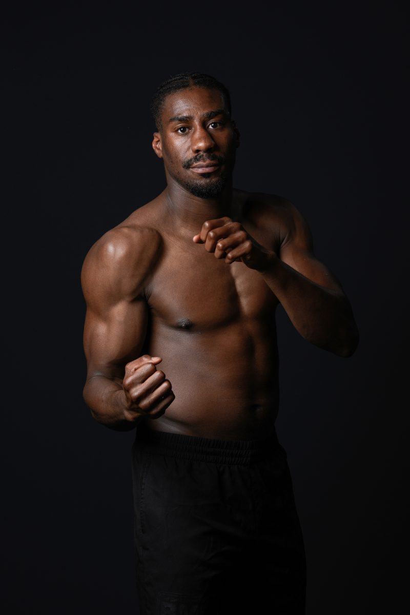 Man in boxing stance and beard looks confidently forward © Dirk Heurich, dirksn.com
