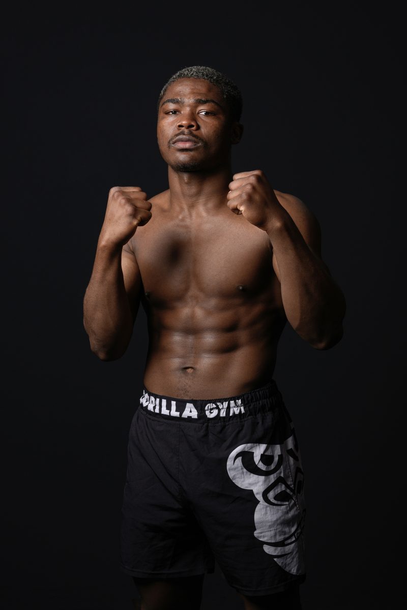 Man in boxing stance and beard looks confidently forward © Dirk Heurich, dirksn.com