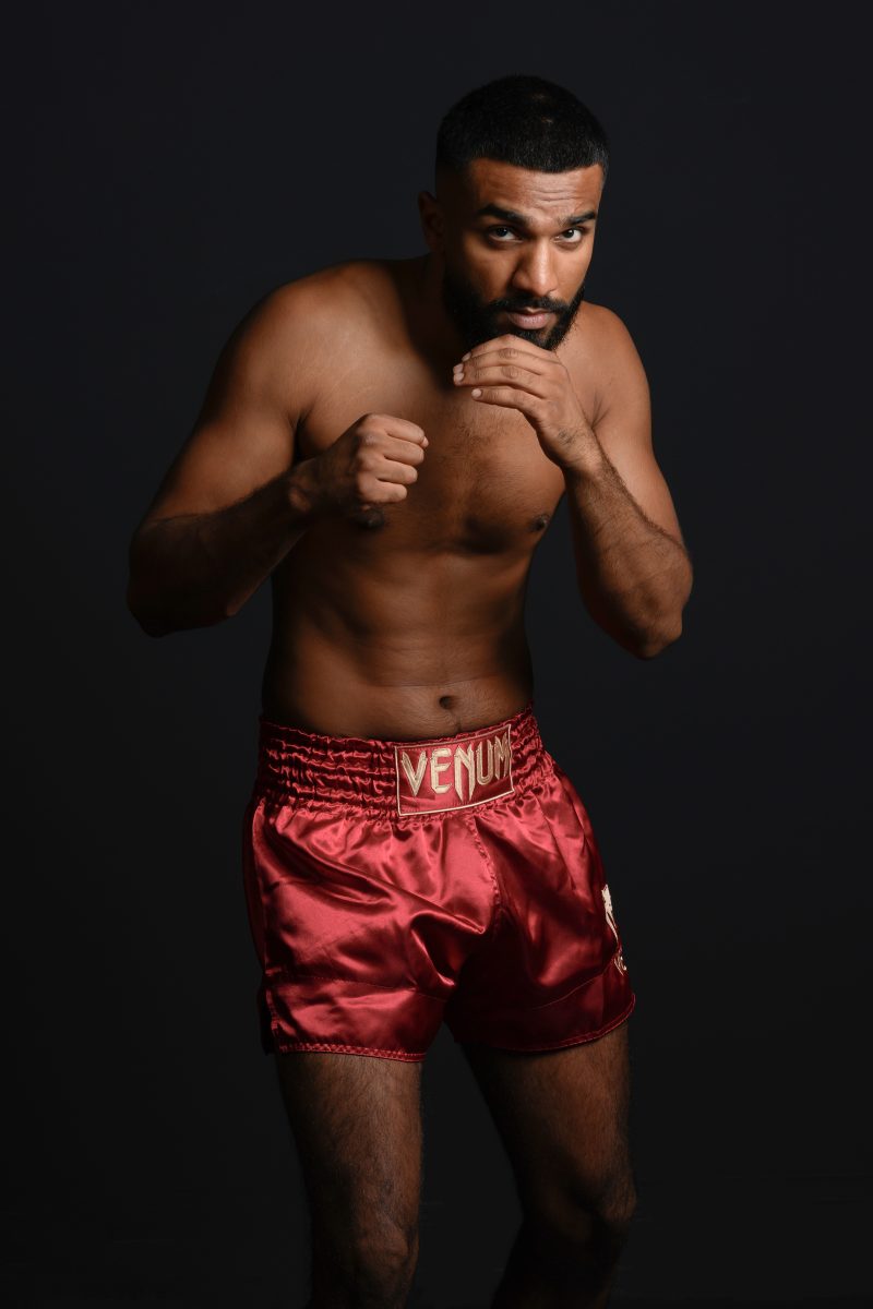 Man in boxing stance and beard looks confidently forward © Dirk Heurich, dirksn.com