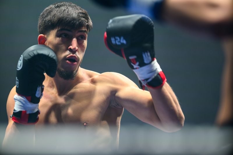Boxers mid-fight in intense boxing match © Dirk Heurich dirksn.com