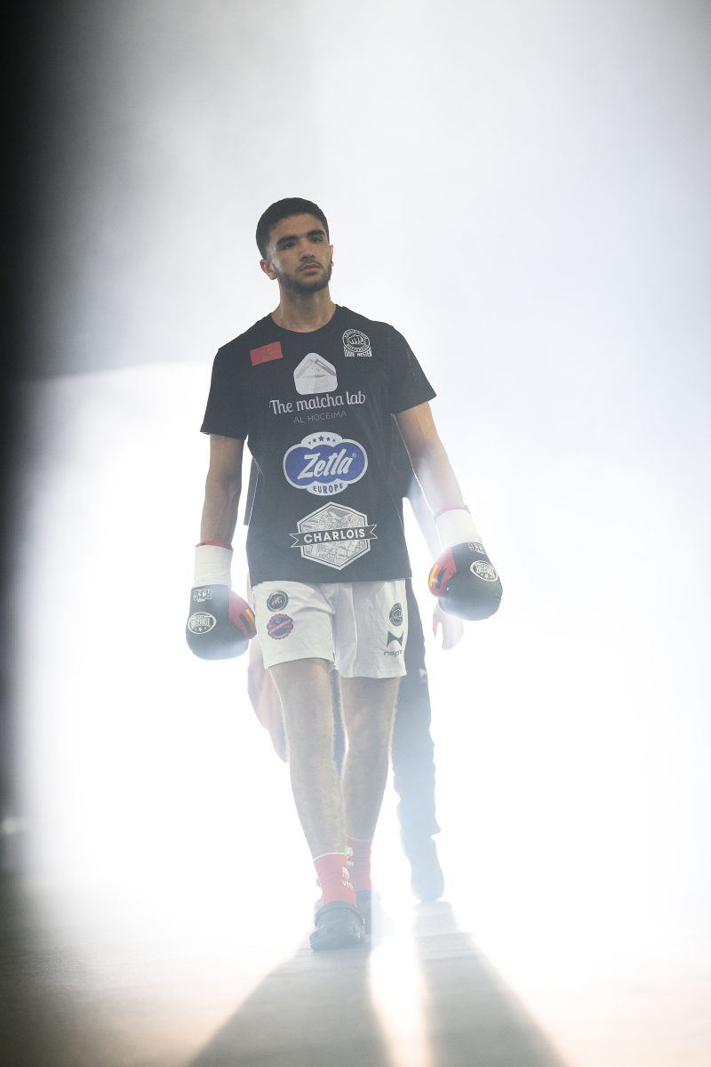 Boxers mid-fight in intense boxing match © Dirk Heurich dirksn.com