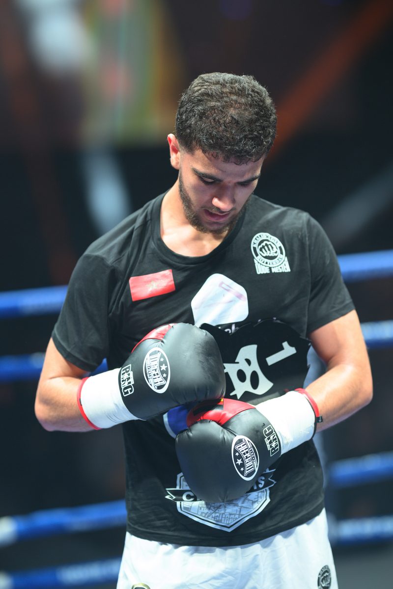 Boxers mid-fight in intense boxing match © Dirk Heurich dirksn.com