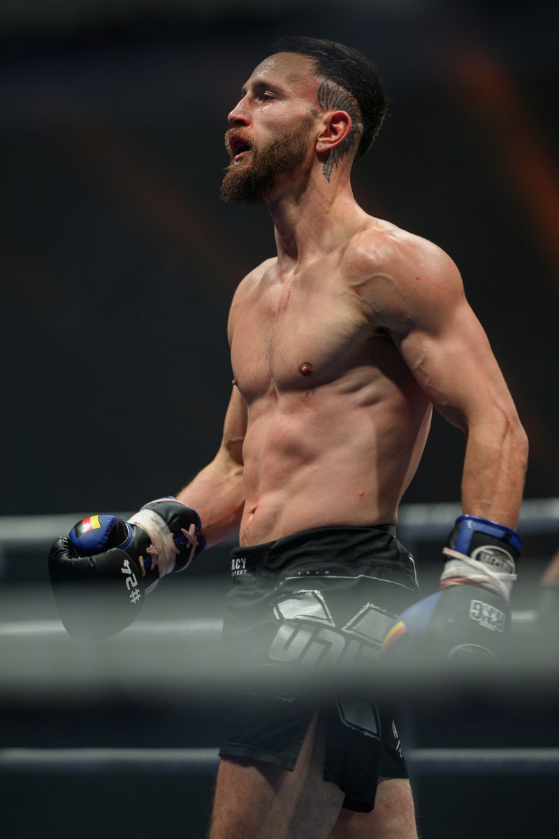 Boxers mid-fight in intense boxing match © Dirk Heurich dirksn.com